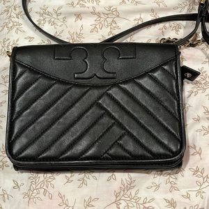 A crossbody Black Tory Burch purse